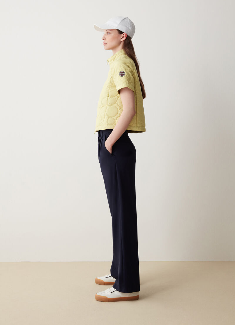 Half-sleeved jacket with ultrasonic quilting