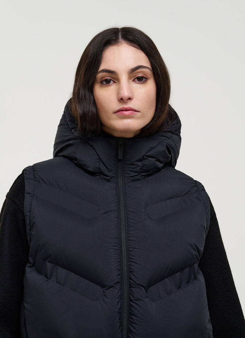 Matte gilet with diagonal design