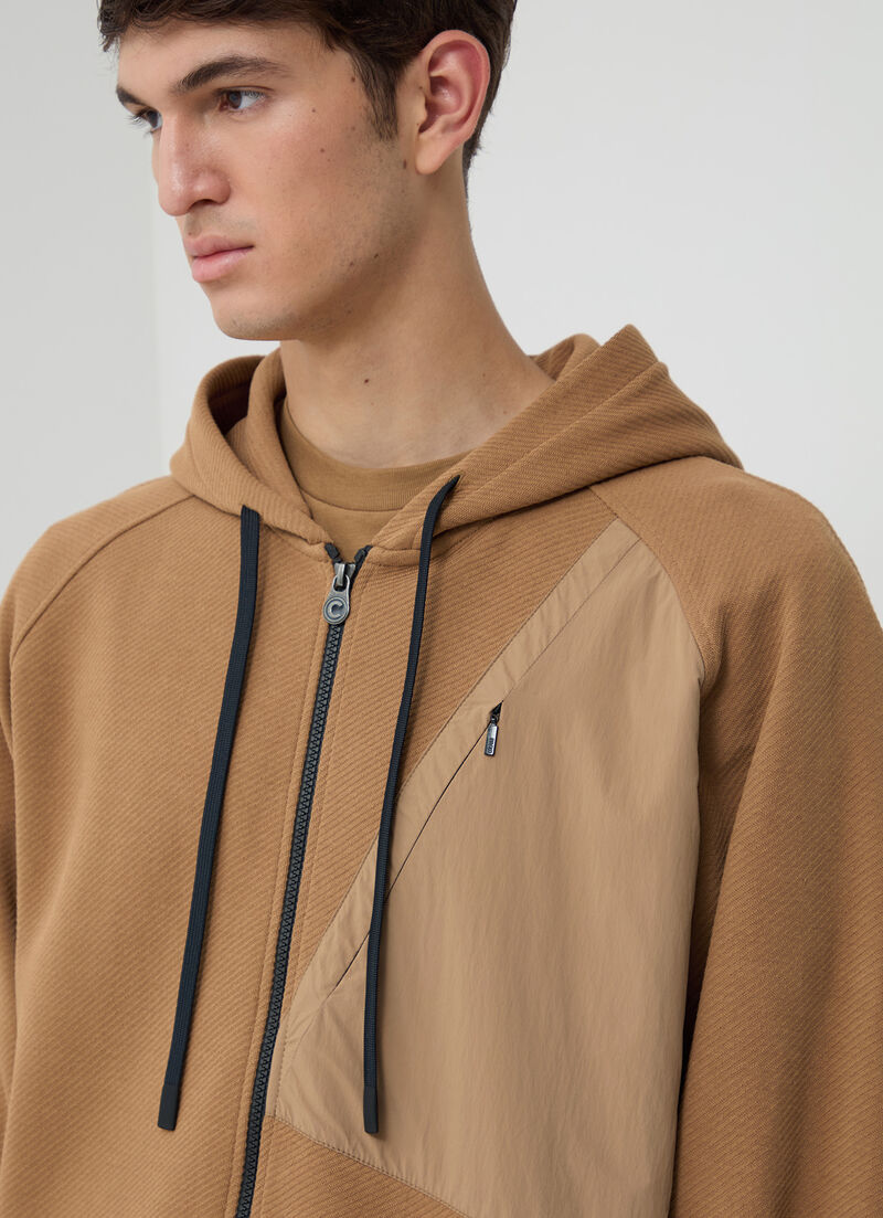 Sweatshirt with slanted nylon pocket