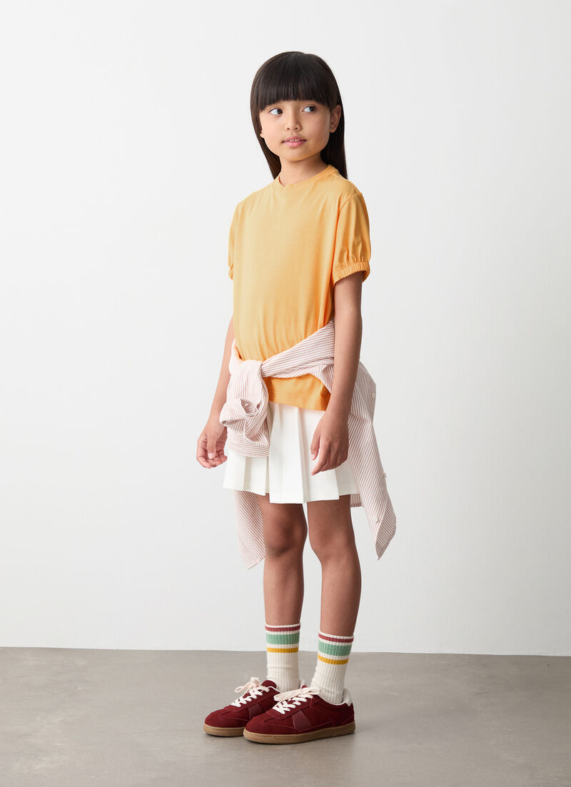 T-shirt with gathered sleeve