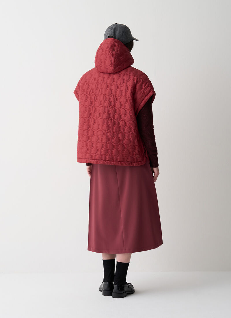 Lightweight teardrop-quilted cape