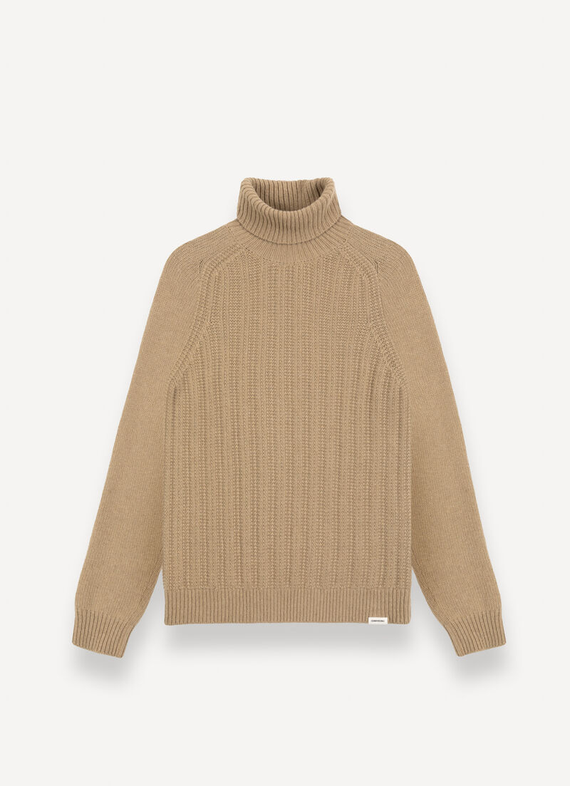 Ribbed polo-neck