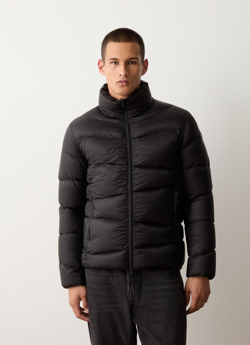 Ripstop nylon down jacket with wavy quilting