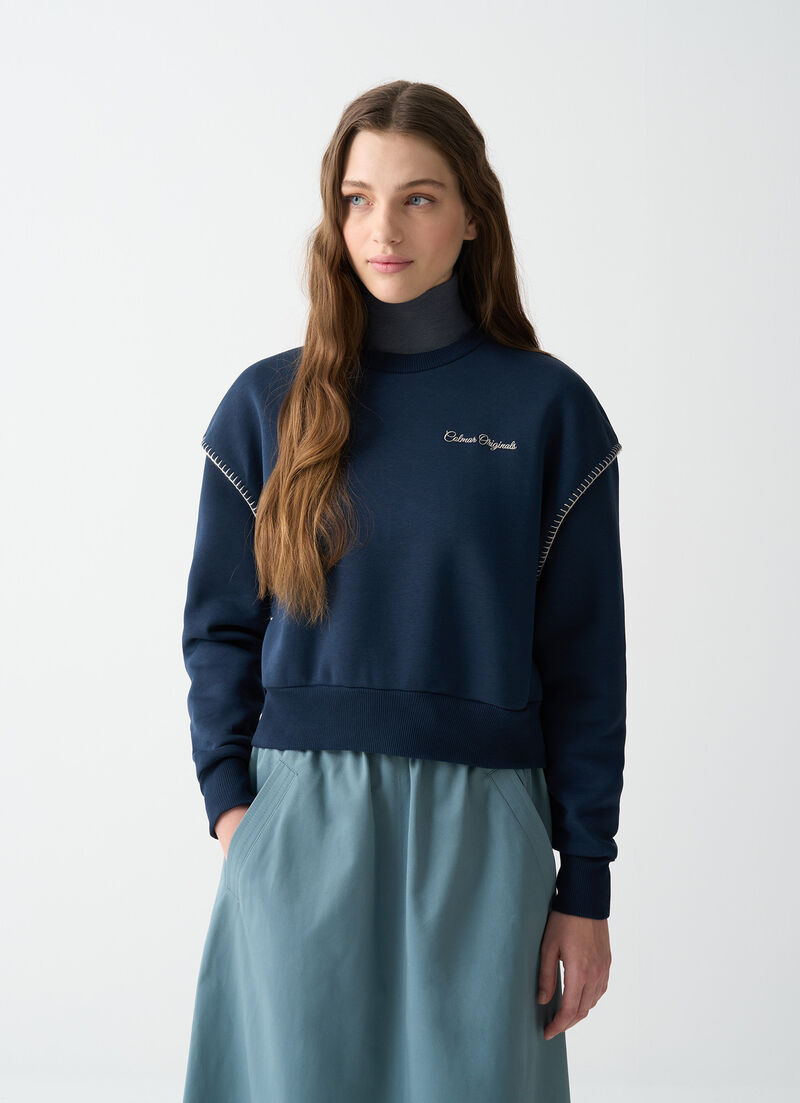 Cropped sweatshirt with embroidery
