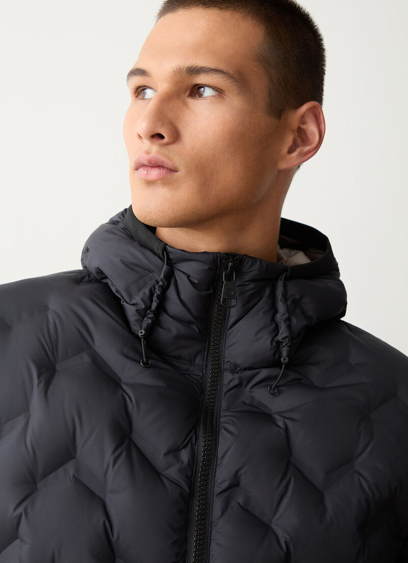 Short down jacket with seamless design