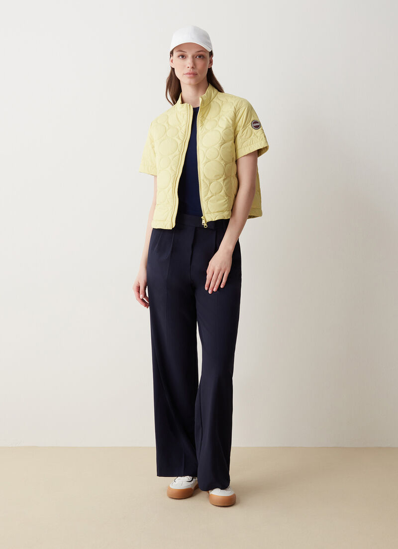 Half-sleeved jacket with ultrasonic quilting