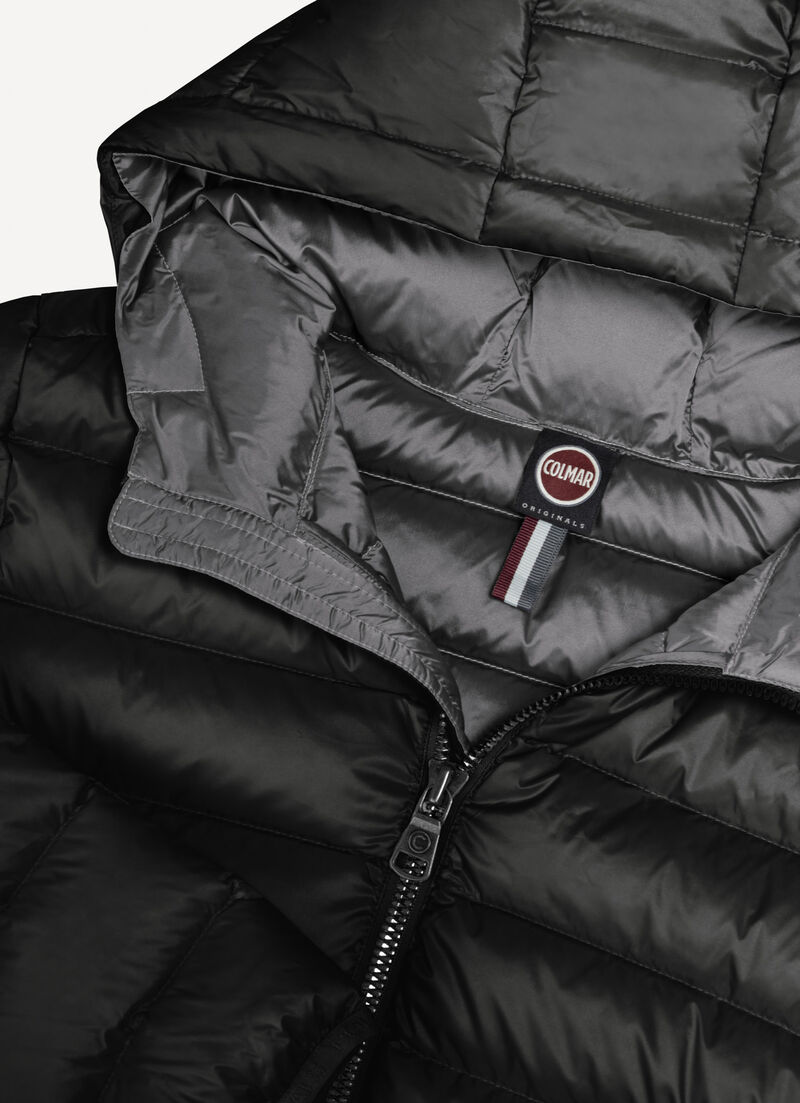 Short down jacket with attached hood