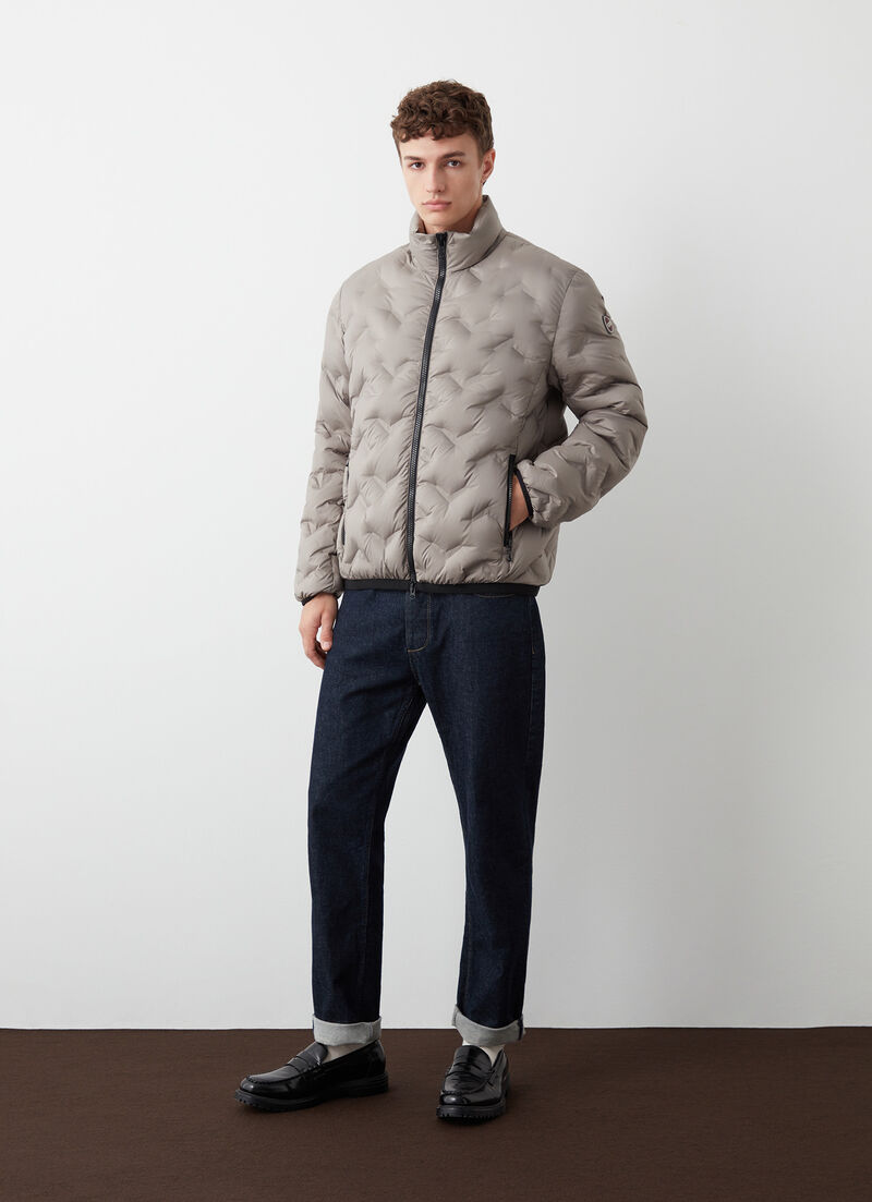 Short down jacket with seamless design