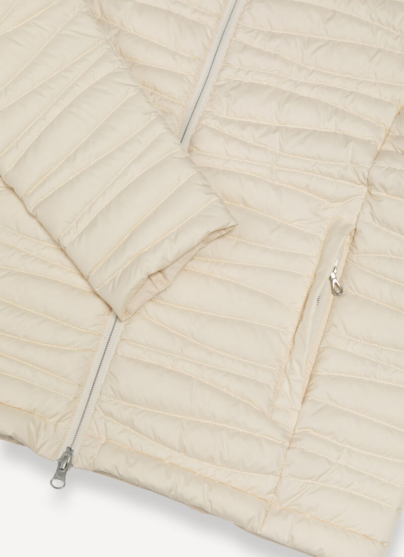 Down jacket with wavy quilting