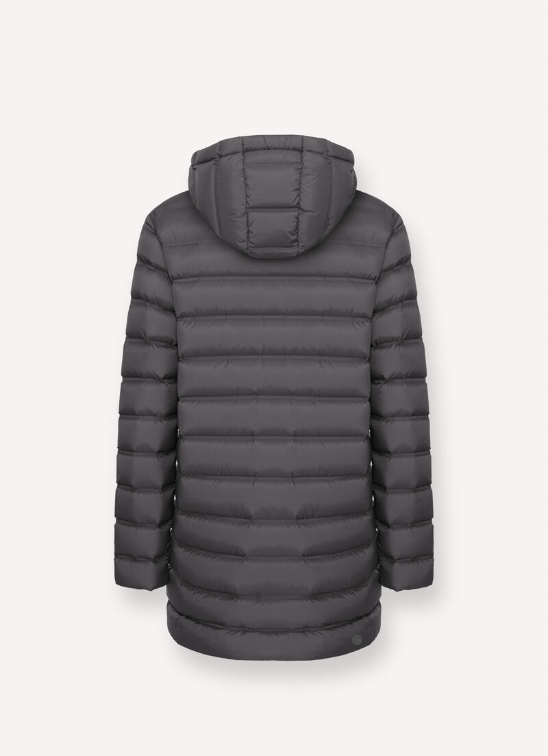 Down jacket with seamless quilting
