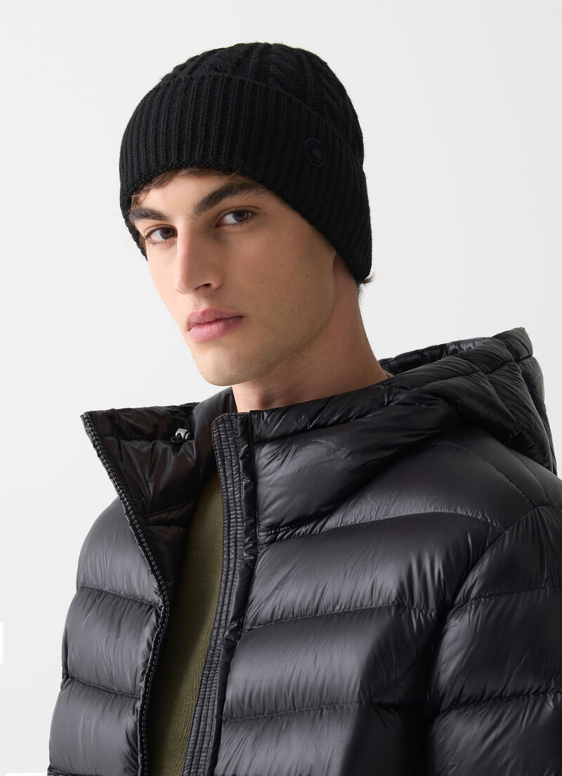 Unisex cable-knit hat