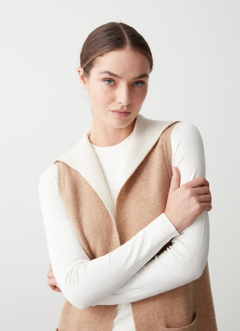 Open two-tone wool baize vest
