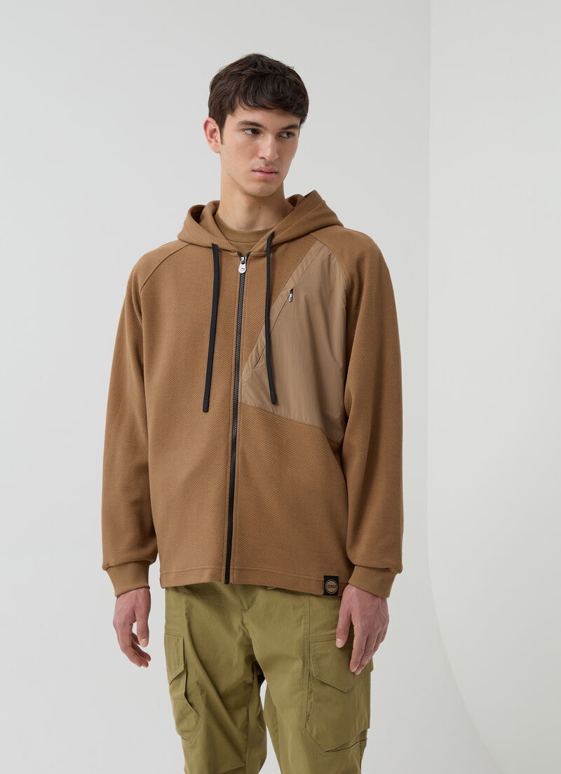 Sweatshirt with slanted nylon pocket