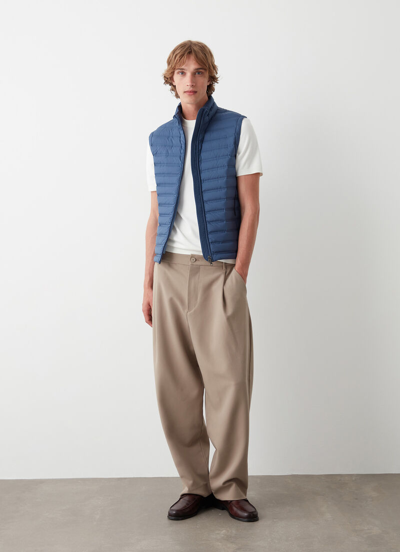 Seamless down-padded vest