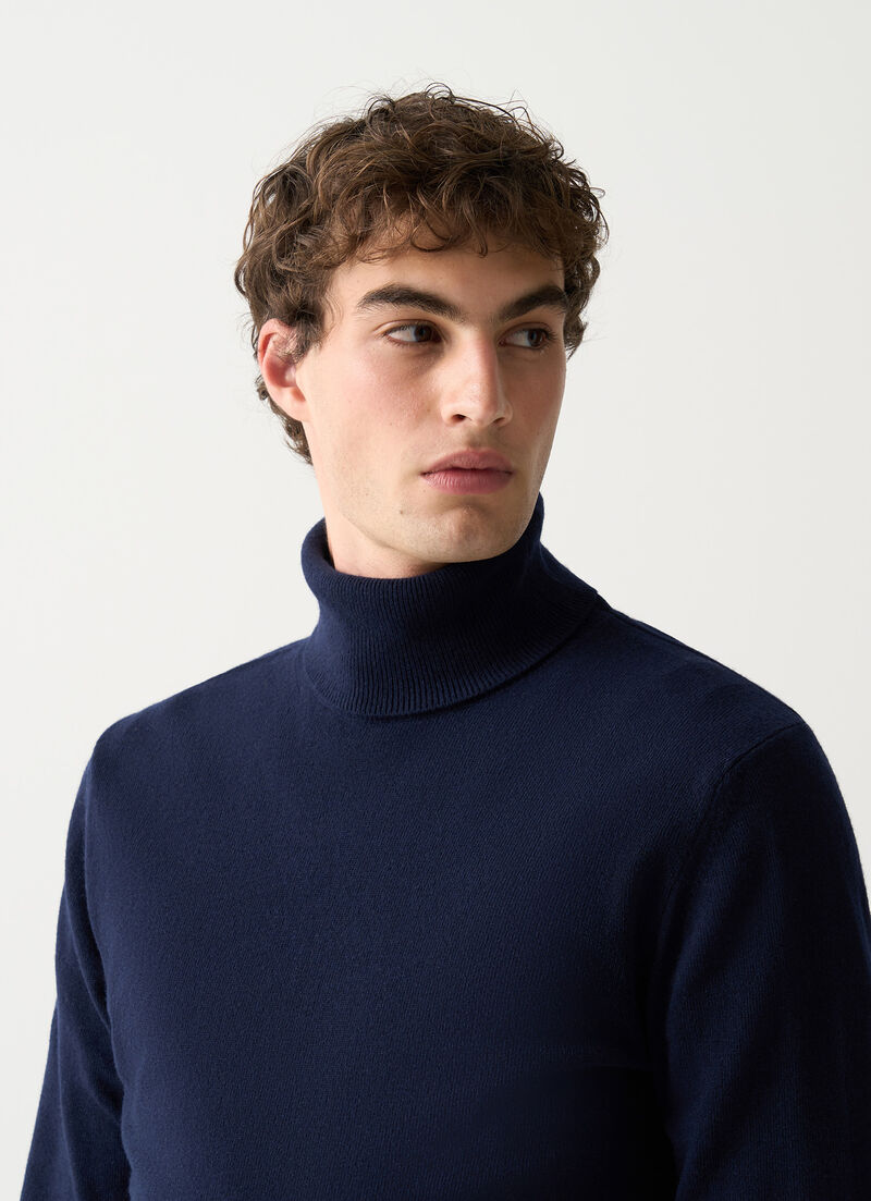 Fine knit polo-neck jumper