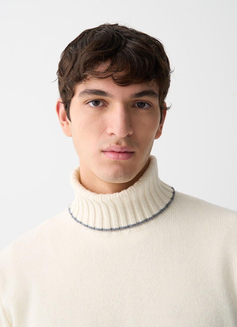 Polo-neck with tricolour detailing