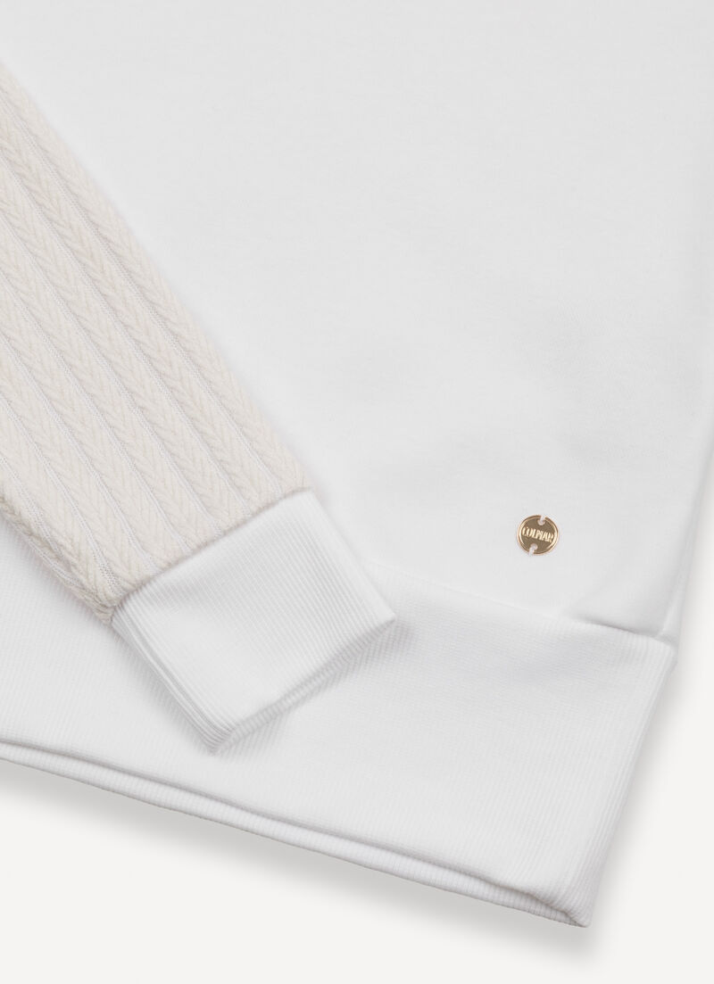 Sweatshirt with cable-knit sleeves