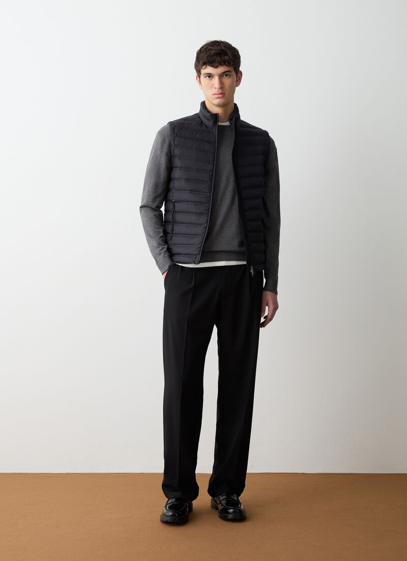 Down vest with seamless quilting