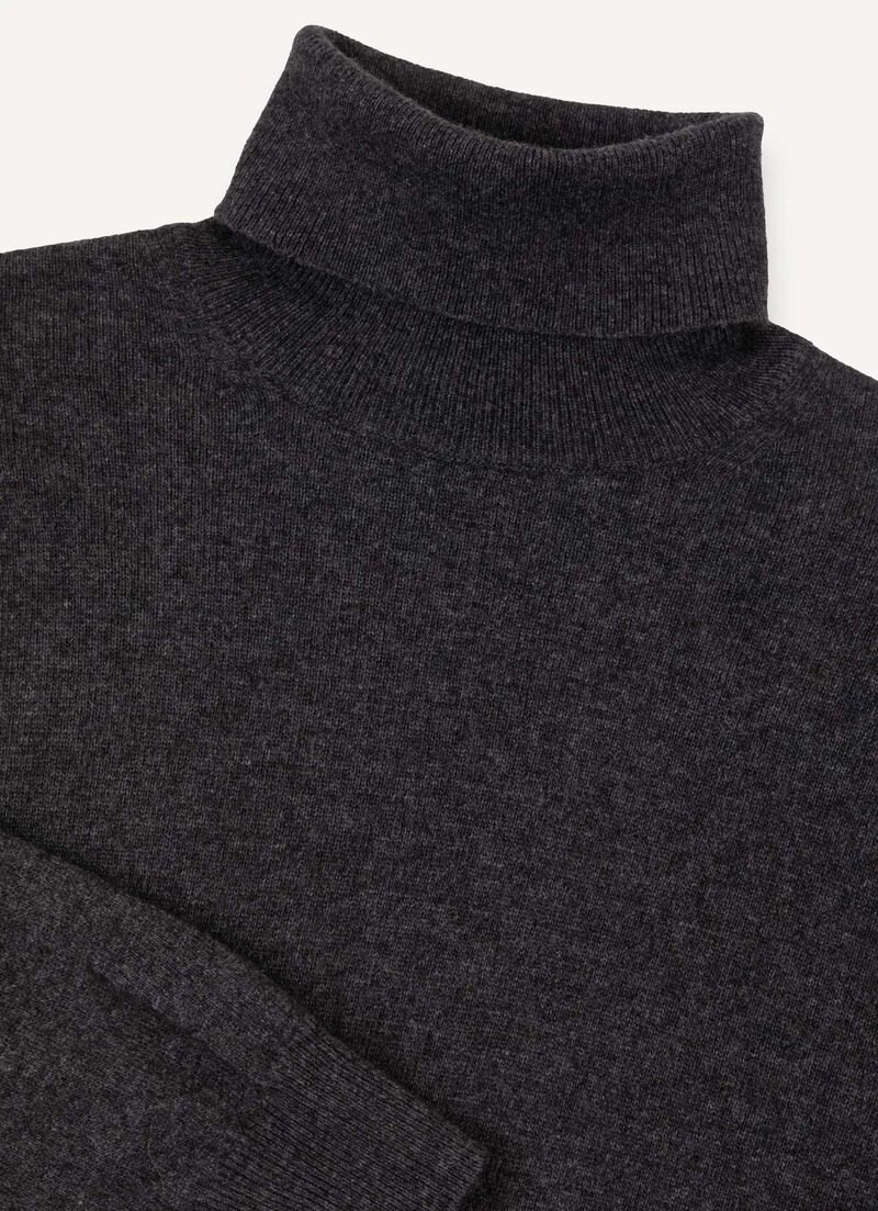Fine knit polo-neck jumper