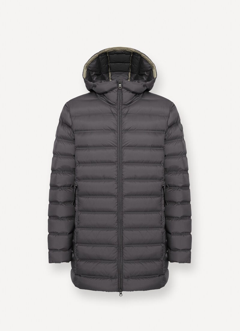 Down jacket with seamless quilting