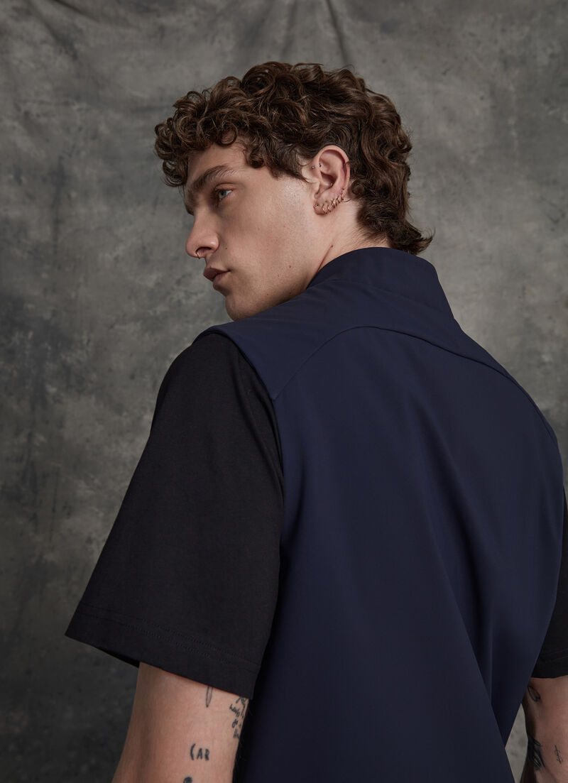 Solid-colour vest with adjustable hem