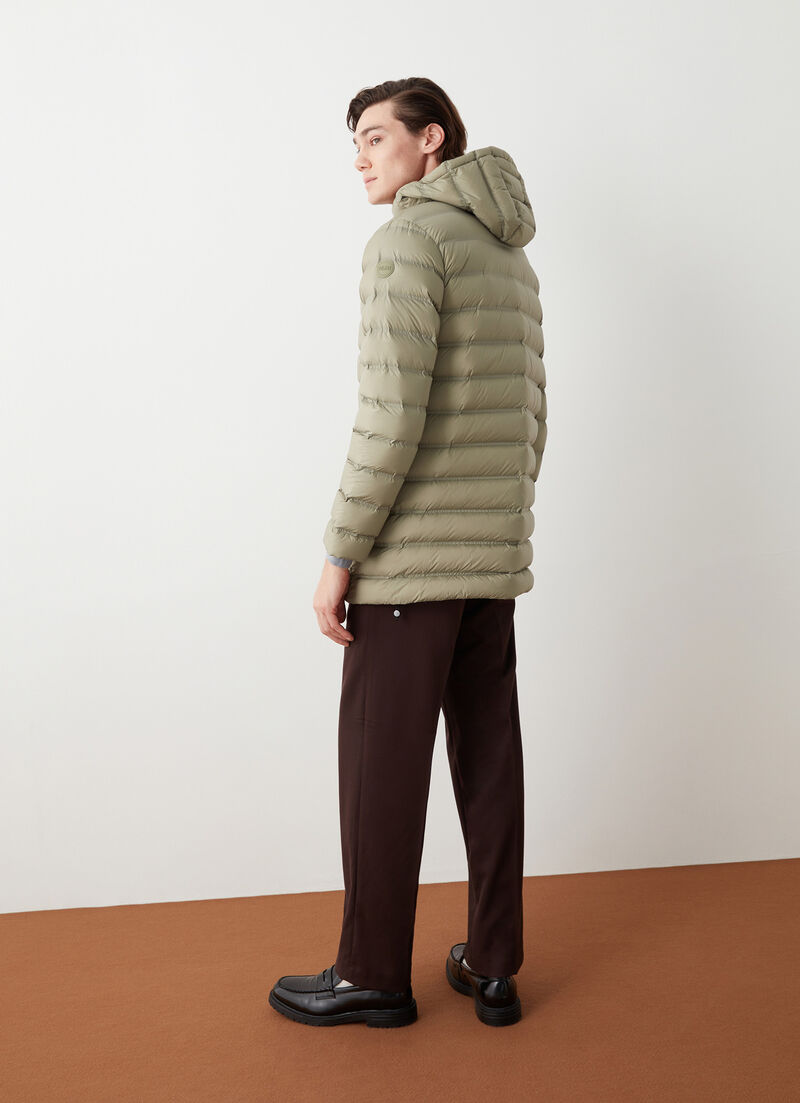Down jacket with seamless quilting