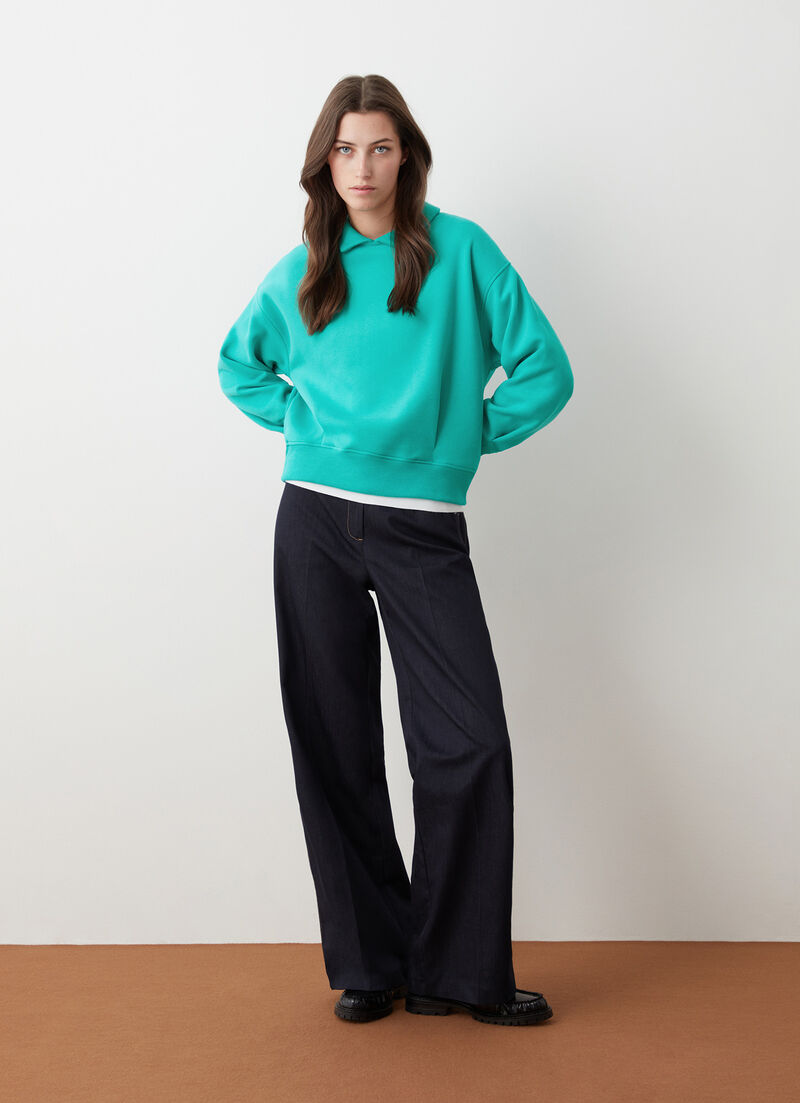 Sweatshirt with collar and darts