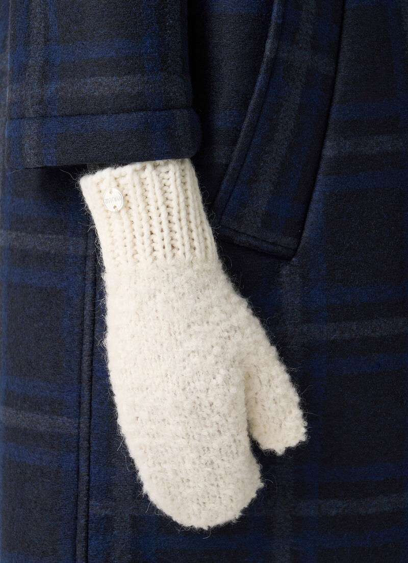 Bouclé yarn mittens