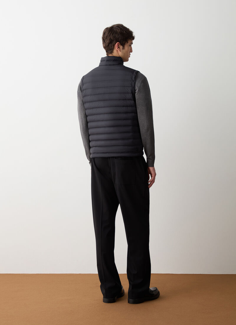 Down vest with seamless quilting