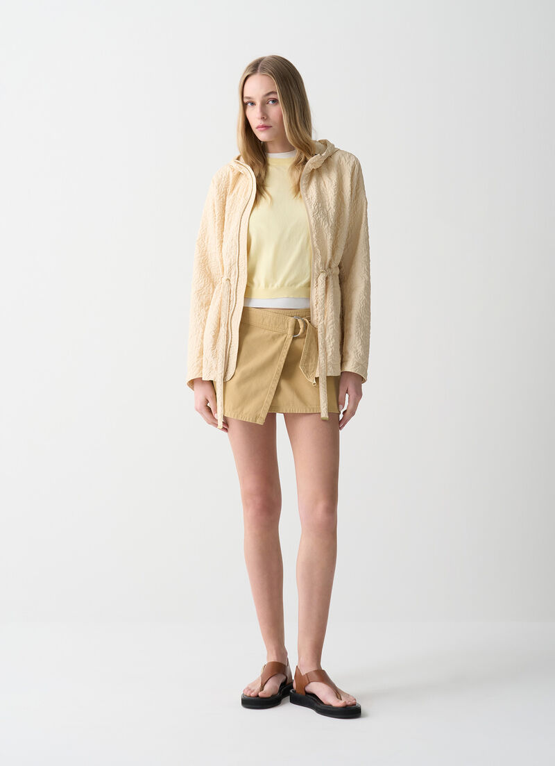 Embossed jacket with drawstring