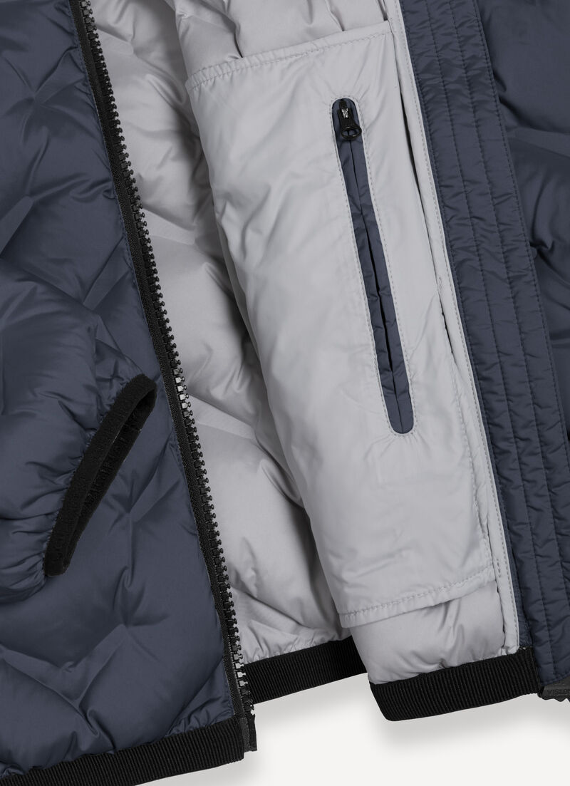 Short down jacket with seamless design