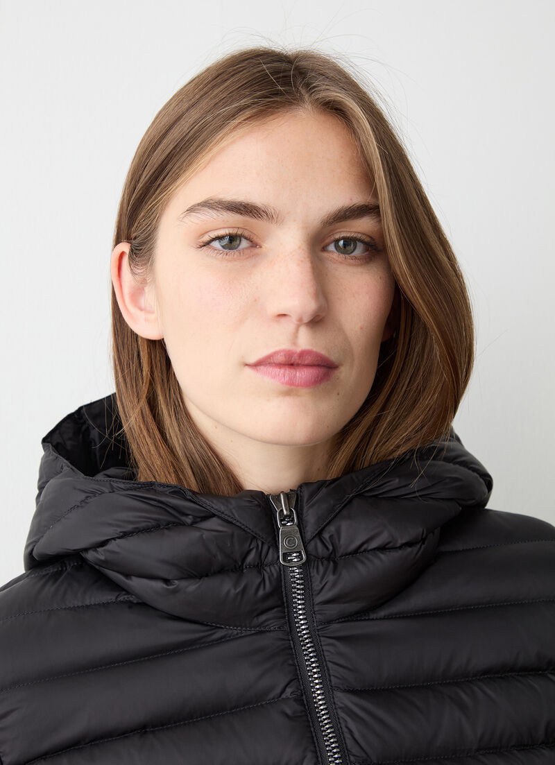 Fitted down jacket with hood