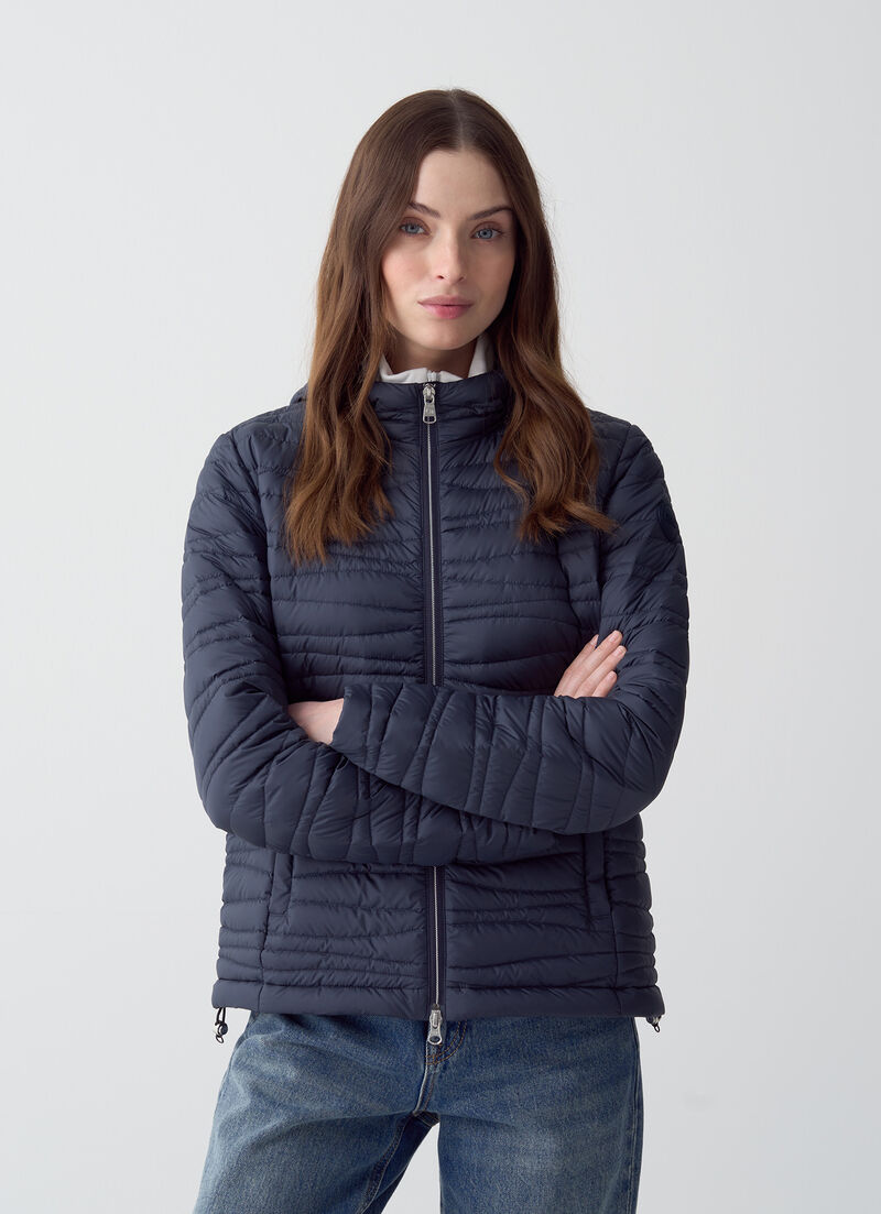 Hooded down jacket with wave quilting