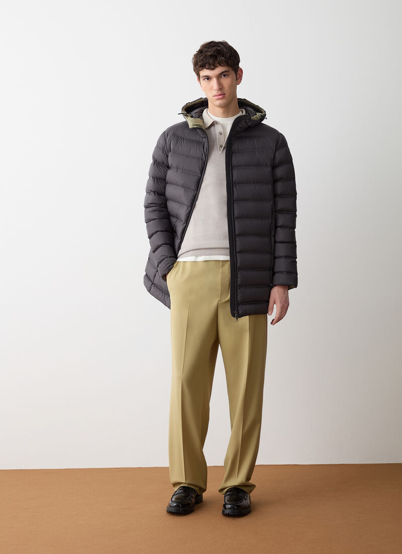 Down jacket with seamless quilting