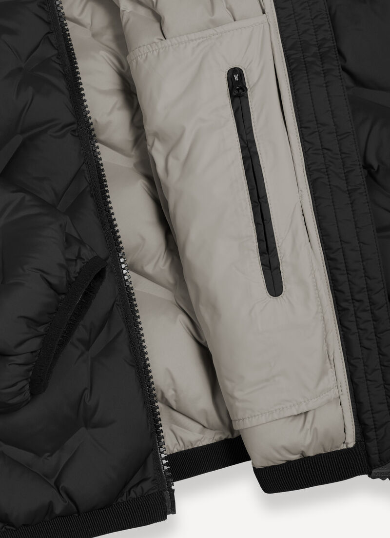 Short down jacket with seamless design