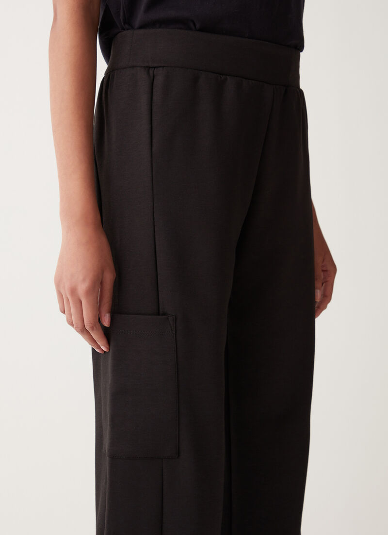 Stretch trousers with side pockets