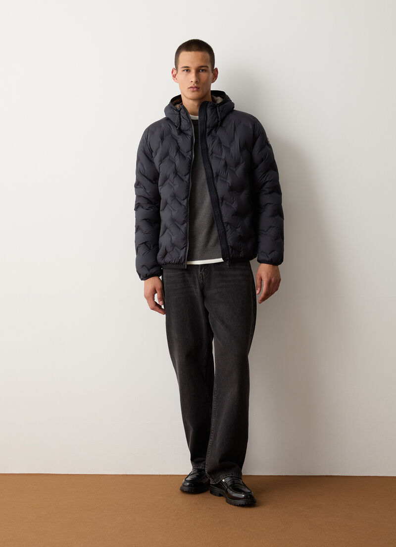 Short down jacket with seamless design