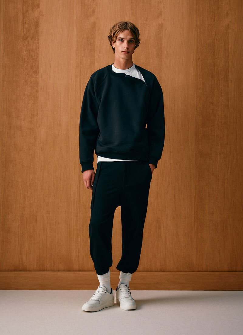 Sweatshirt with zip-up neck