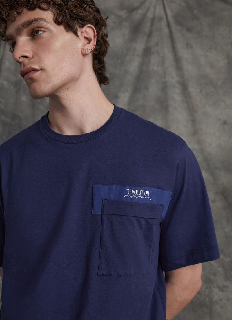 T-shirt with chest pocket