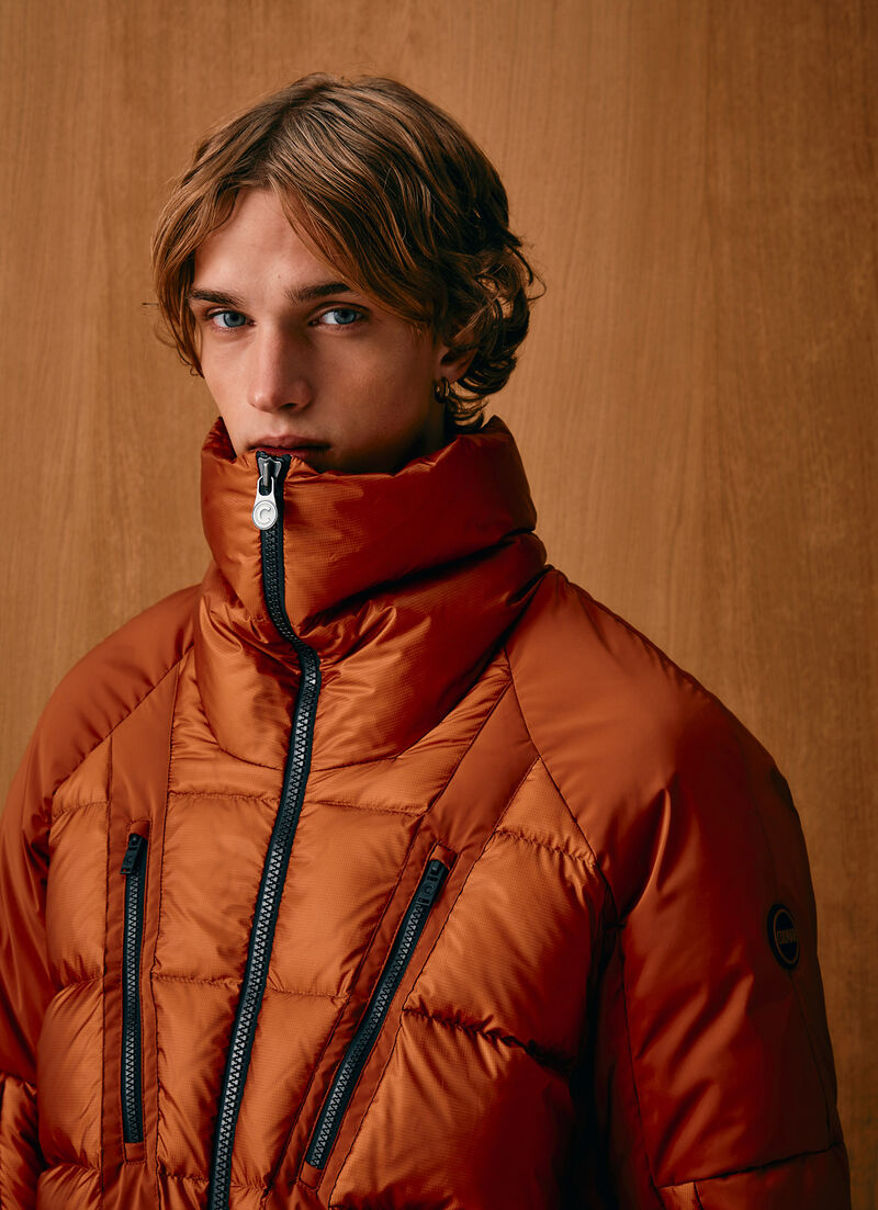 Down jacket with enveloping collar