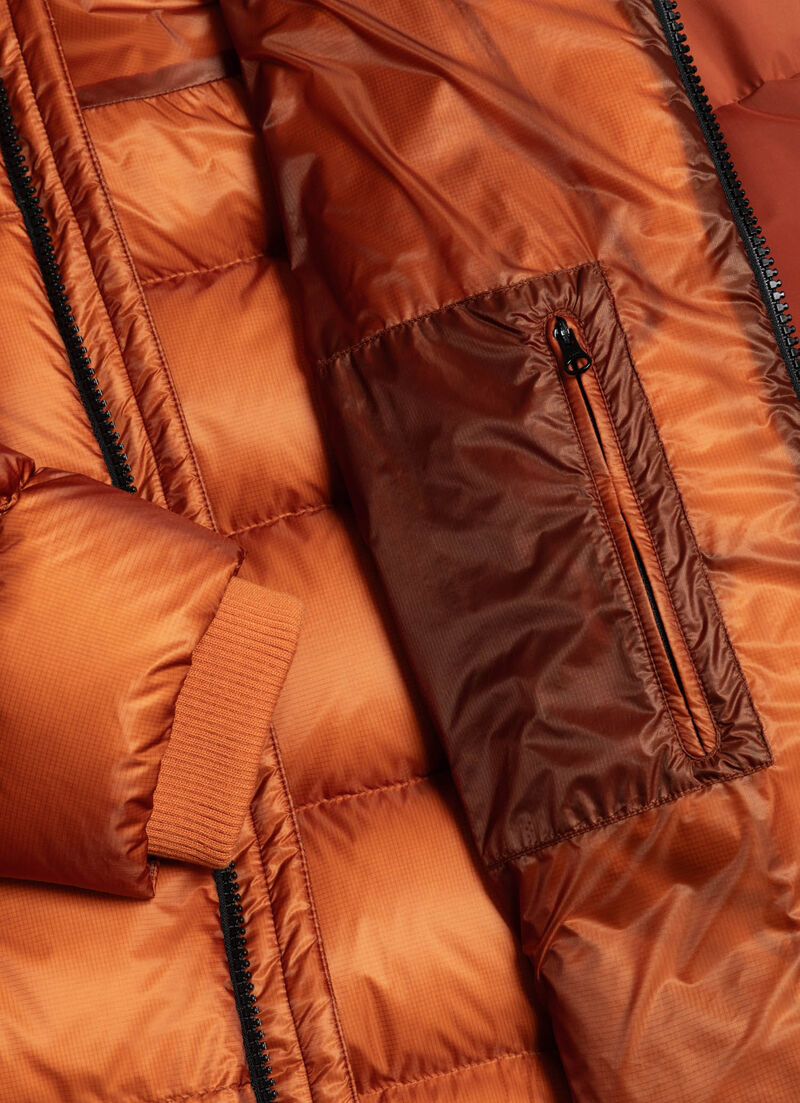Down jacket with enveloping collar