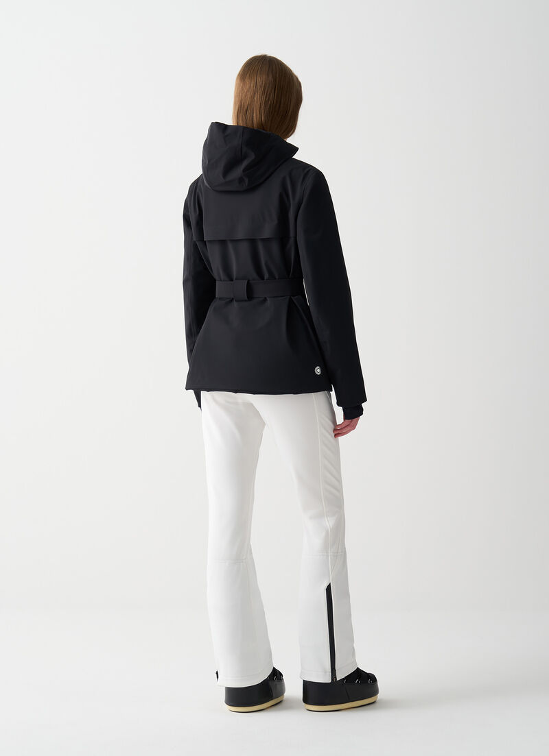 Shaped ski jacket with belt