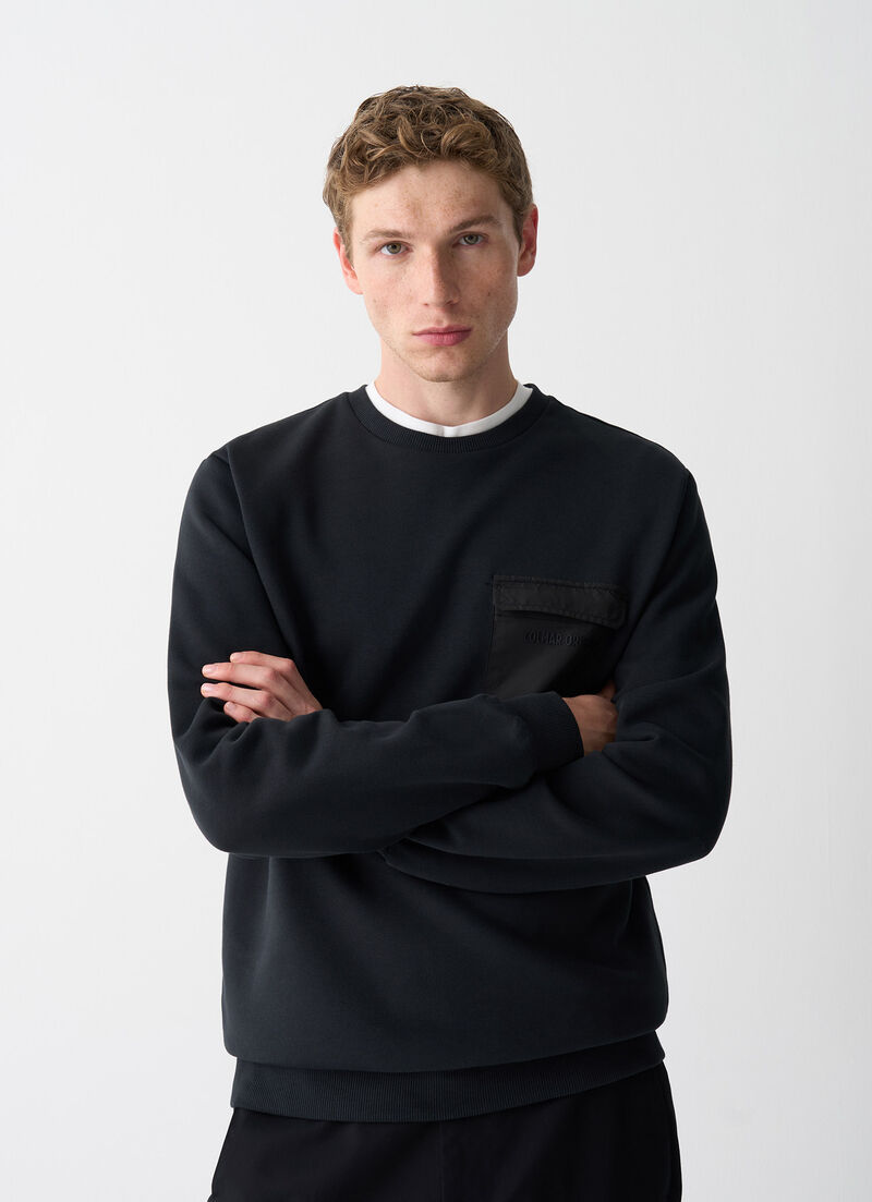 Sweatshirt with breast pocket
