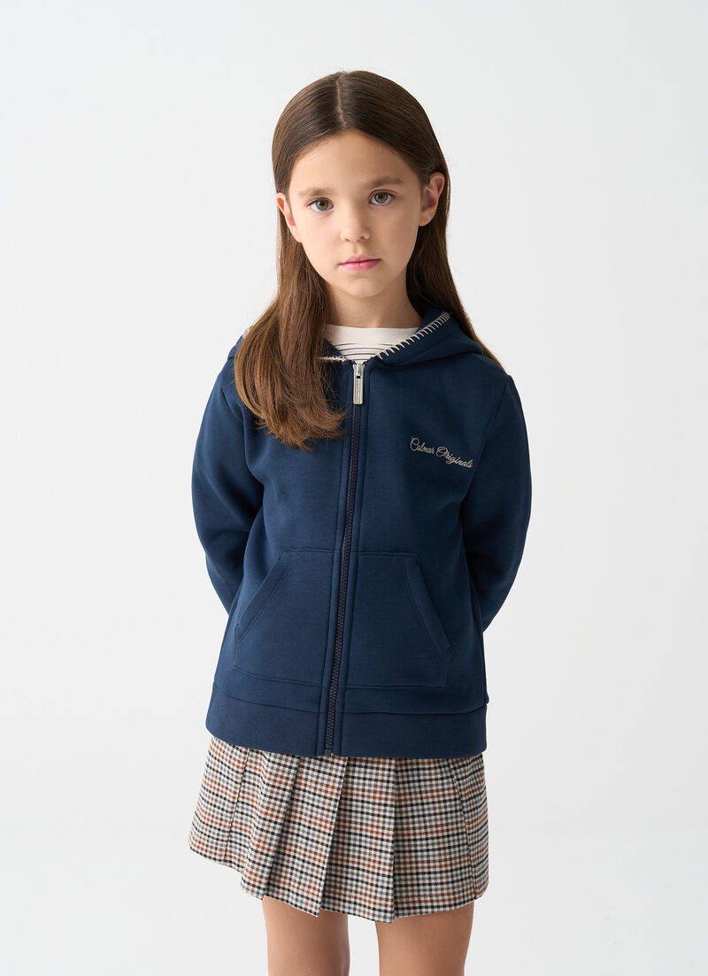 Hooded sweatshirt with embroidery