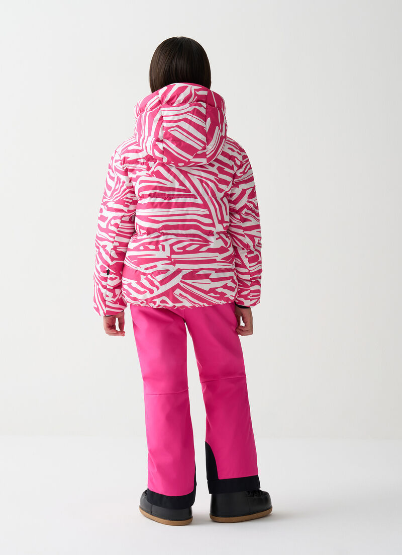 Scratchy girl's ski jacket