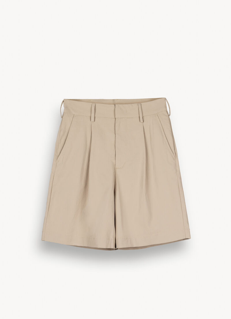 Easy care shorts with darts