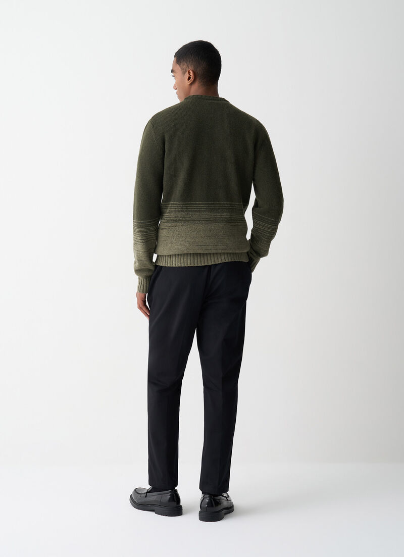 Two-tone pullover