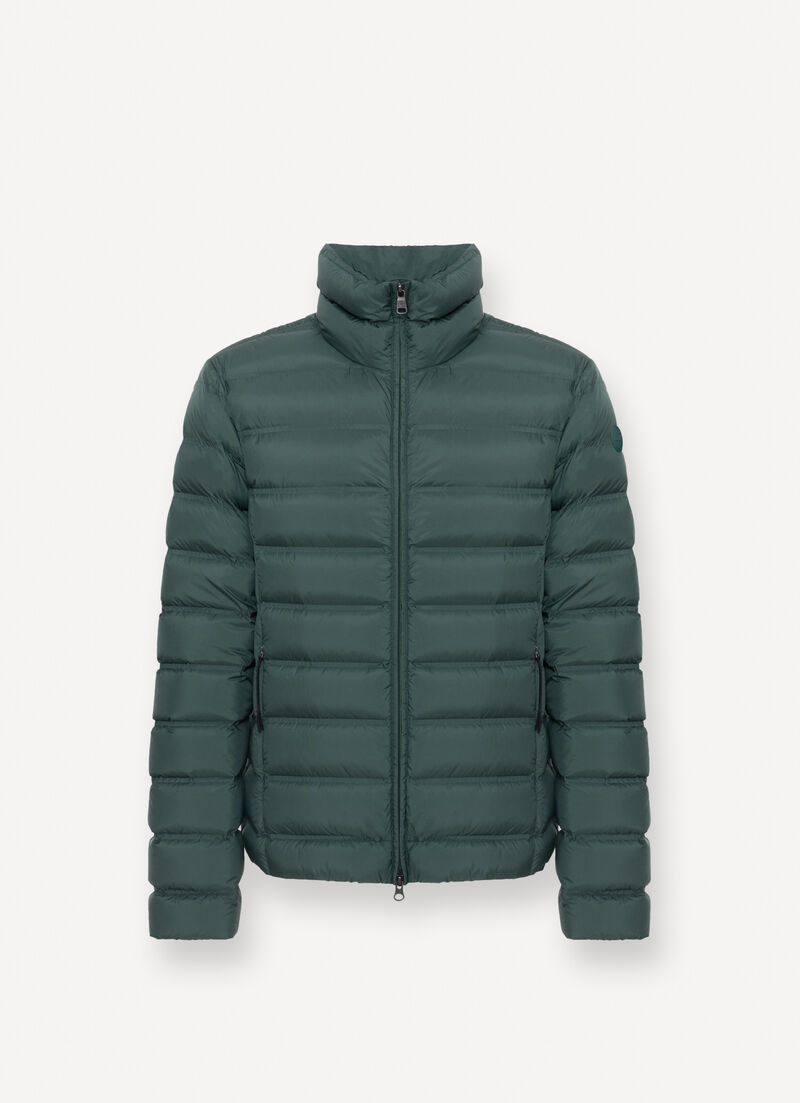 Down jacket with seamless quilting