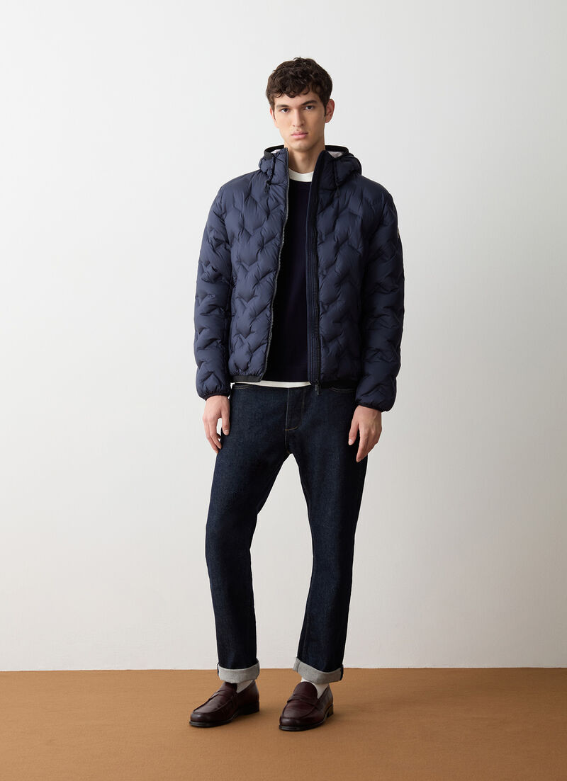 Short down jacket with seamless design