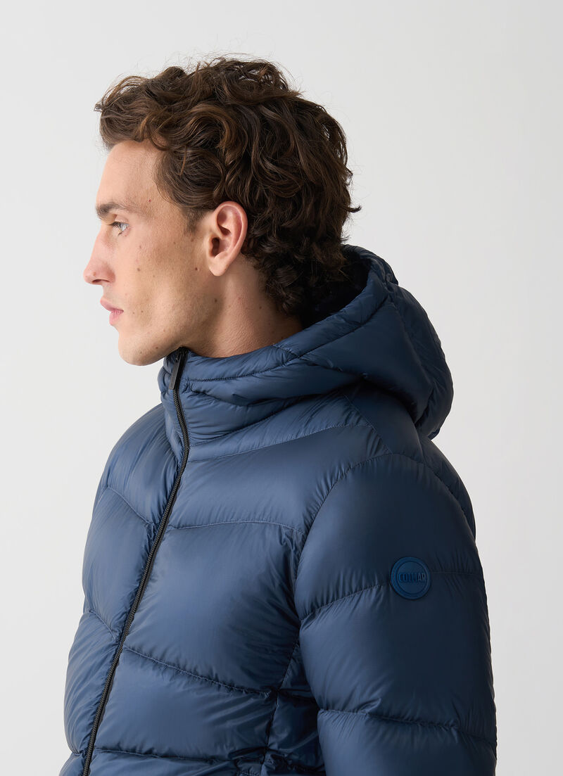 Hooded down jacket with wavy quilting